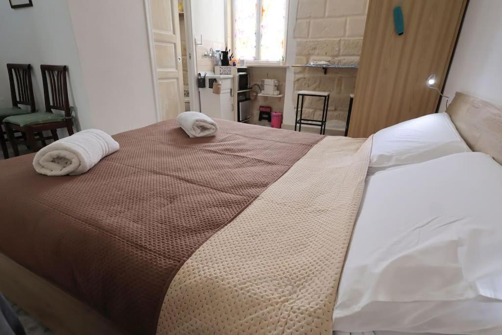 A7Passi Salento Stone - Indipendent With Private Bathroom - Kitchenette - Completa Di Tutto Lecce Zewnętrze zdjęcie